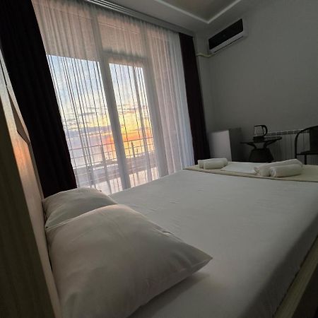 Guest House 99 バトゥーミ エクステリア 写真