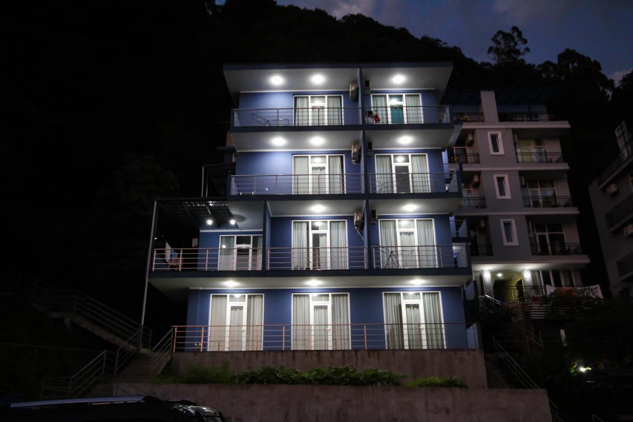 Guest House 99 バトゥーミ エクステリア 写真