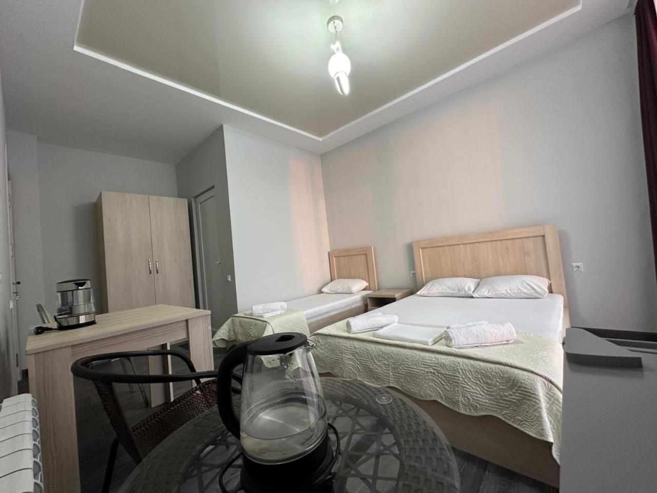 Guest House 99 バトゥーミ エクステリア 写真