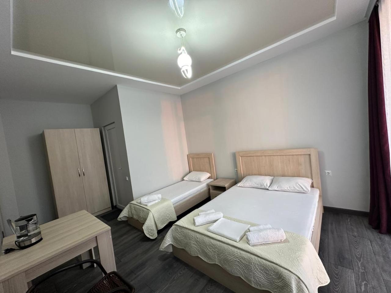 Guest House 99 バトゥーミ エクステリア 写真