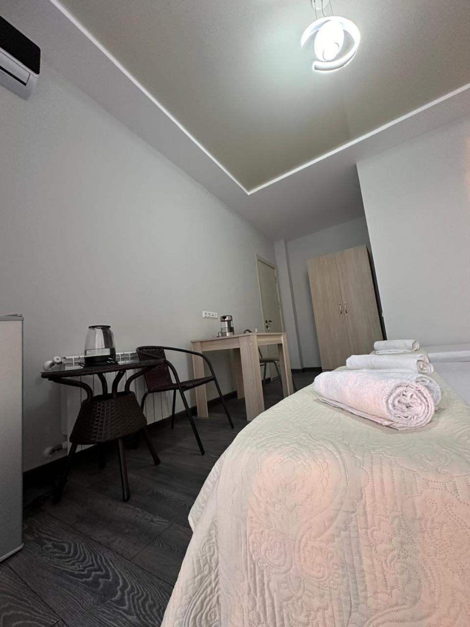 Guest House 99 バトゥーミ エクステリア 写真
