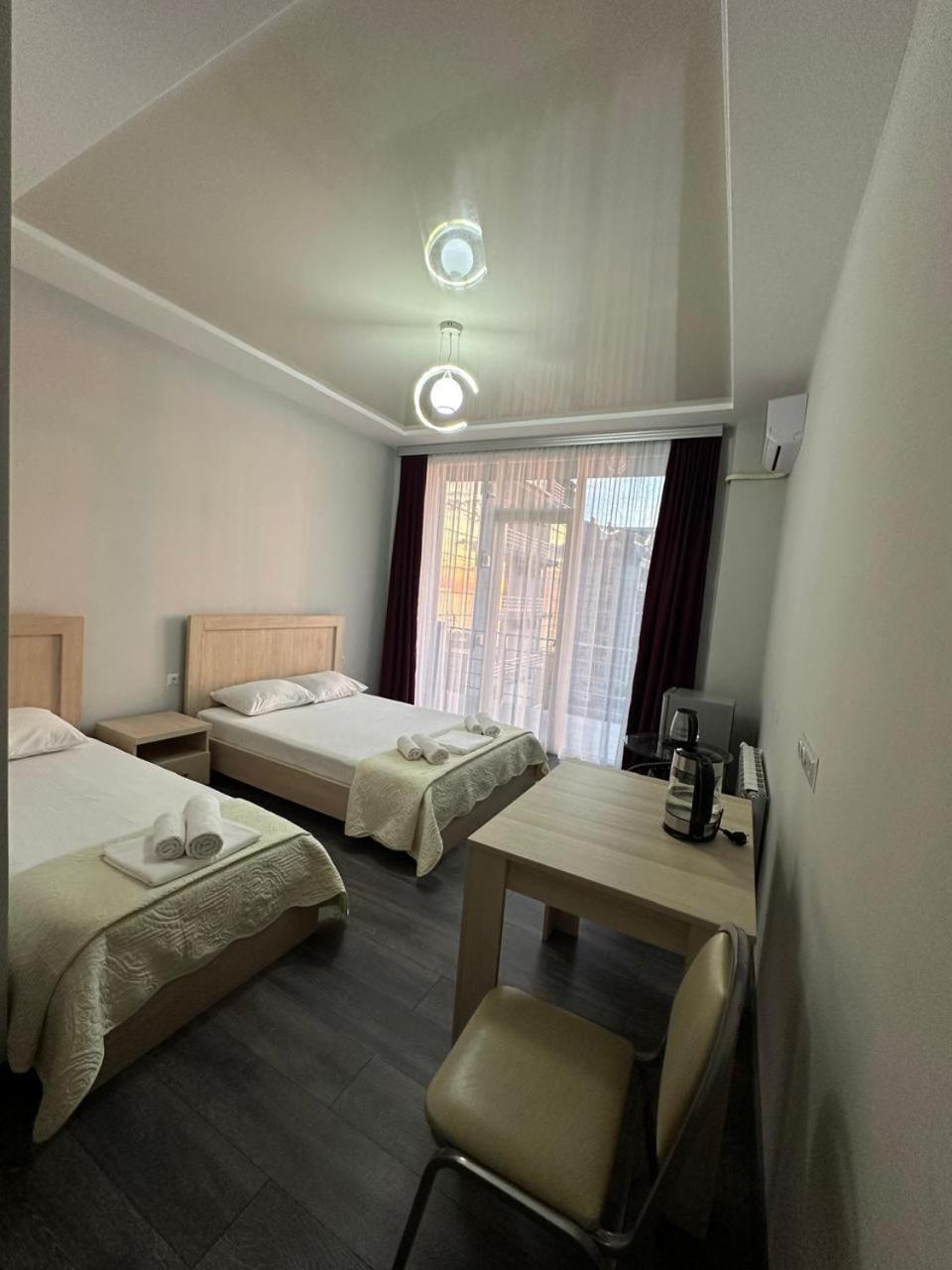 Guest House 99 バトゥーミ エクステリア 写真